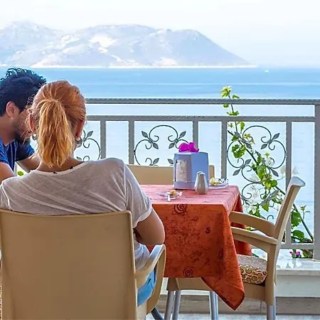 Defne Hotel *
