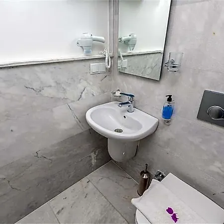 Defne Hotel *